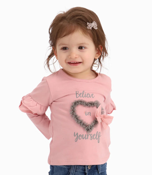 Blusa de niña manga larga y cuello redondo.